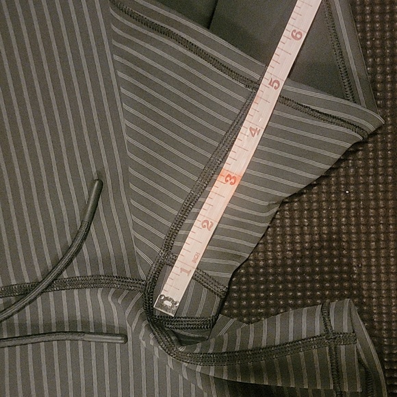 Vuori Stripe Daily Short - Aspen Stripe - Picture 7 of 8